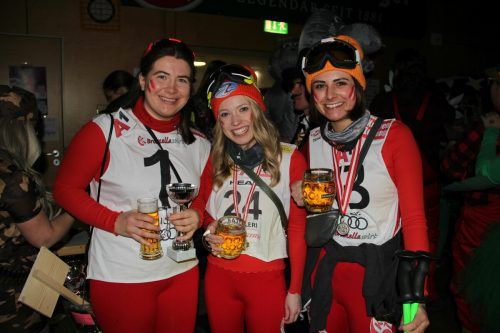 Kreative Kostüme und ausgefallene Ideen sind beim alljährlichen Sportlerball Pflicht. stl (2)
