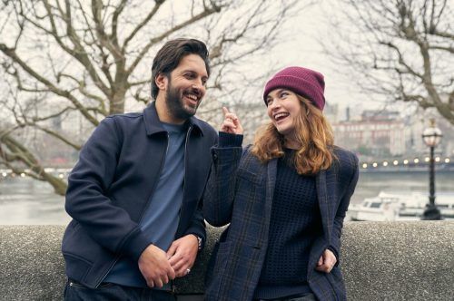 Dokumentarfilmerin Zoe (Lily James) und ihr Kindheitsfreund Kazim (Shazad Latif).   ascot Elite
