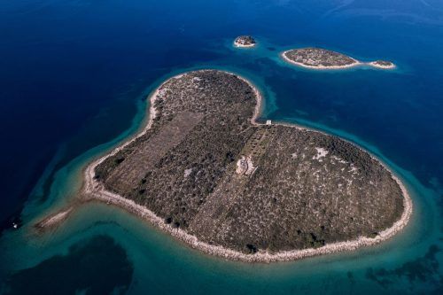 Ein Drohnenbild, das von oben in der Nähe von Biograd na Moru aufgenommen wurde, zeigt die Insel Galesnjak in Kroatien. Reuters