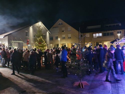 Ein Glühwein für den guten Zweck: Nenzinger Vereine unterstützen Familien im Dorf. EM