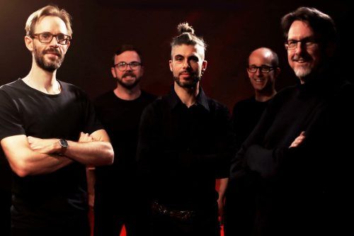 Ein großes Herzensprojekt von David Helbock (l.) mit viel Percussion und Groove. Austrian Syndicate
