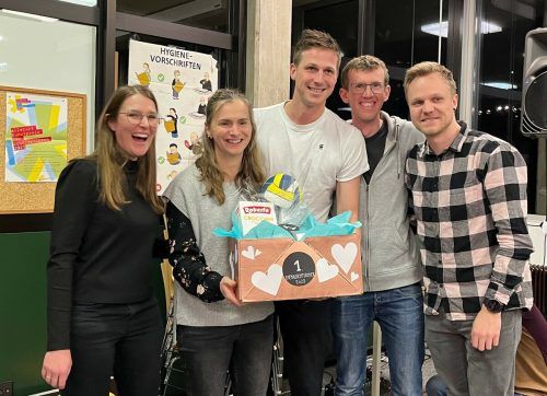 Ein handgemachter Geschenkkorb für das Volleyball-Siegerteam „Das Team, das mir persönlich am besten gefällt“. ME