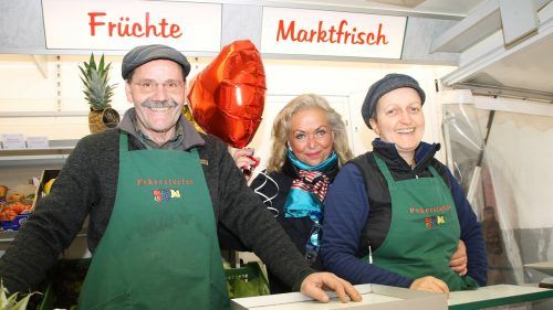 Ein rotes Herz von Stefanie Purtscher (M.) gab es auch für Hans Peherstorfer und Veronika Baurenhas. He