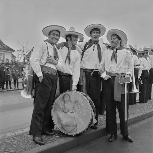 Eine mexikanische Gruppe hat Spaß.