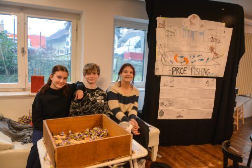 Eine originelle Idee hatten die Mittelschüler vom Hasenfeld, um über Plastikverschmutzung im Meer aufmerksam zu machen.  bvs/4