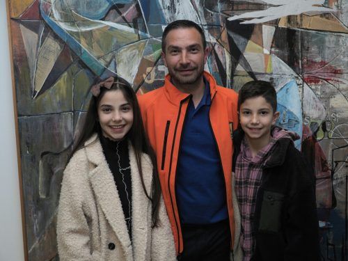 Ergin Ergüven kam mit Azra und Deniz ins Landhaus.