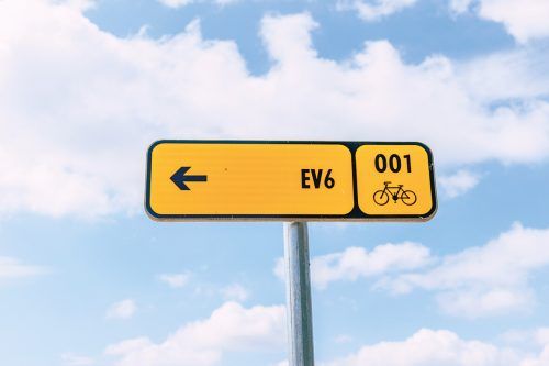 EuroVelo-Radwege sind in ganz Europa gut ausgeschildert. Shutterstock