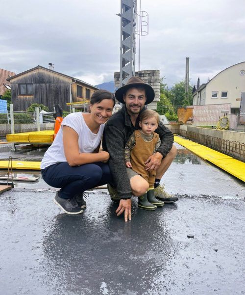 Familie Mäser hat mit Klimabeton gebaut. „Es braucht Leute, die einfach loslegen”, sagt Adi Mäser.