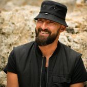 Reggae-Star Gentle­man singt beim Poolbar-Festival. »D6
