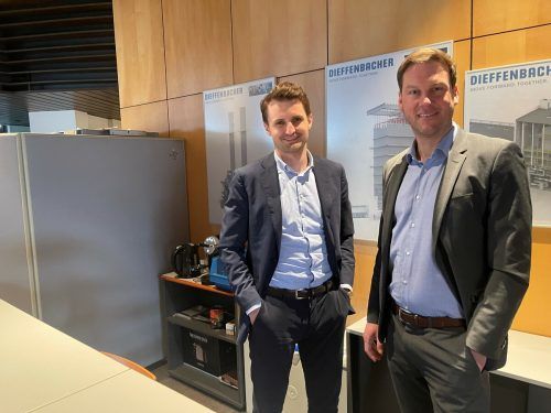 Lukas Langer (li.) und Christian Dieffenbacher im Betrieb in Bludenz. VN/sca