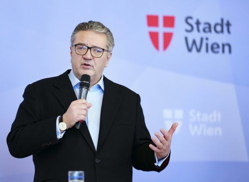 Für Peter Hacker war die Covid-Impfpflicht ein Fehler, ... APA