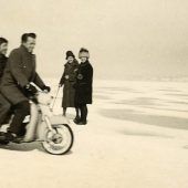 Mit Pudel, Oma und drei ­unbekannten Motorradfahrern