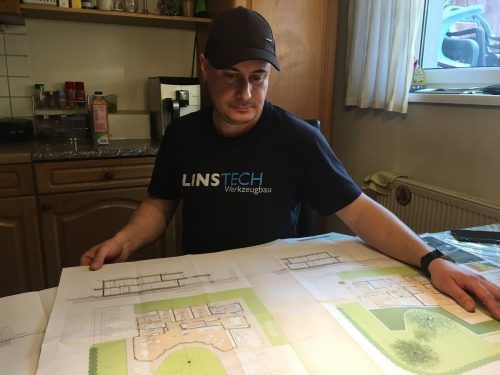Harry Aigner aus Meiningen muss die Pläne für sein Traumhaus begraben. mig