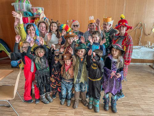 Hexen, Cowboys, Clowns und Superhelden – die Mäschgerle, ob jung oder alt, hatten viel Spaß. Silvretta Montafon/Vanessa Strauch,