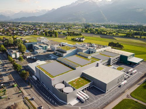 Im Jahr 2025 soll das neue Hochregallager von Hilcona am Stammsitz in Schaan (Liechtenstein) in Betrieb gehen. hilcona