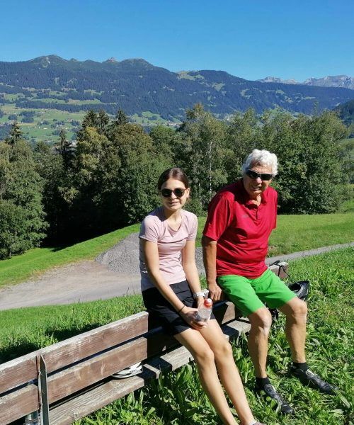 Im Sommer trifft man die Vandanserin mit ihrer Familie in den Bergen.
