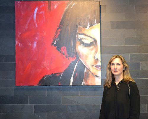 Iris Niederer stellt Bilder und Tonkunst in der Raiba Lech aus.  Raiba Lech