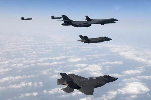 Kampfjets der US- und der südkoreanischen Luftwaffe über dem Gelben Meer. AFP