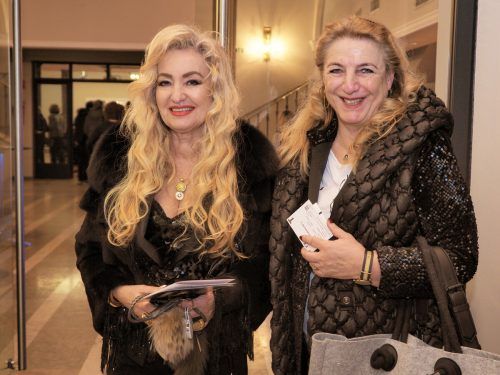 Karin Beck und Astrid Wimmer kamen zur Premiere.