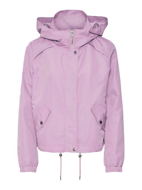 Kurze Jacke mit Kapuze, gesehen bei Vero Moda um 39,99 €.