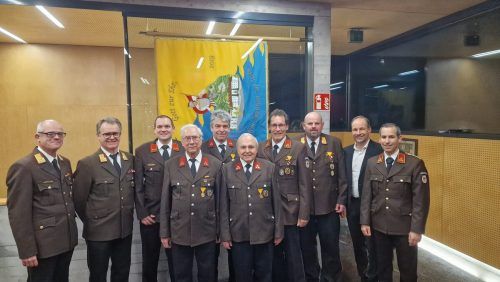 Langjährige Hohenemser Feuerwehrleute wurden bei der jüngsten Jahreshauptversammlung geehrt. mima