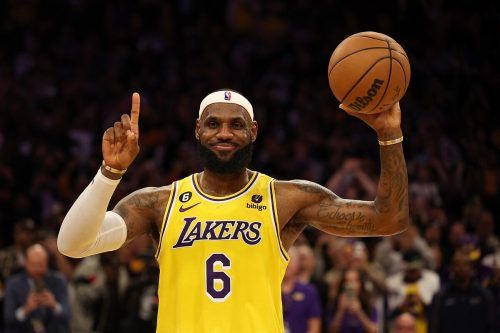 LeBron James denkt noch nicht ans Aufhören. „Ich werde ein paar weitere Jahre spielen. Es geht nur um meinen Kopf“, sagte James. Apa