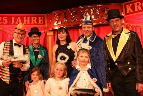 Mäschgerle überraschen im Zirkus Krone am Sonntag mit einem Blick hinter die Kulissen. STP