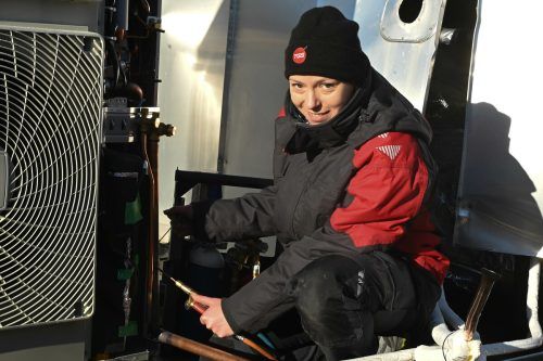 Marion Hußler (33) aus Satteins startet als Kältetechnik-Lehrling bei TGS in einer Zukunftsbranche durch. tgs