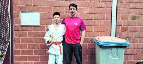 Maximilian Schreiter und Trainer Gernot Kaufmann.  UJC Hohenems