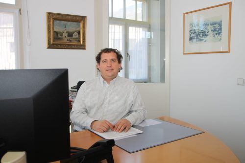 Nach dem Rücktritt von Gert Mayer im Herbst übernahm Andreas Dobler bereits die Amtsgeschäfte. Vor rund einem Monat übernahm er den Bürgermeisterposten nach der einstimigen Wahl auch offiziell.  HE