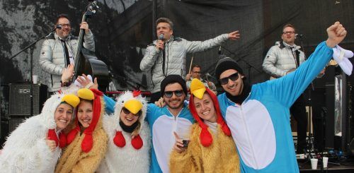 Natürlich vergnügten sich auch fröhliche Mäschgerle bei Ski & Concert. 