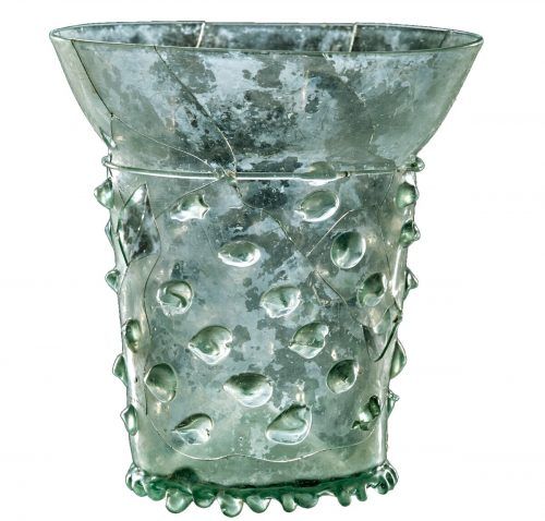 Nuppenbecher aus Glas, ca. 1250.