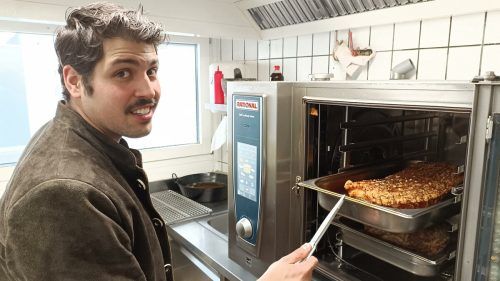 Nur kurz ließ Wirt Samuel Hupp den köstlichen Braten aus den Augen und schwups war er schon weg.  