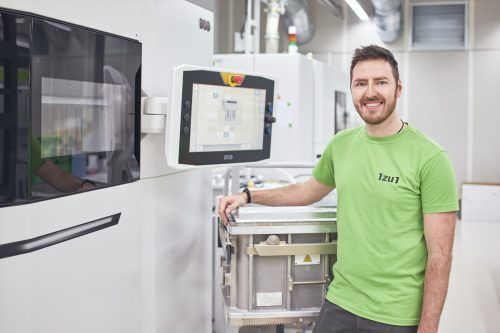 Philipp Schelling, Fertigungsleiter im 3D-Druckverfahren SLS, freut sich über mehr Effizienz.  FA/todorovic