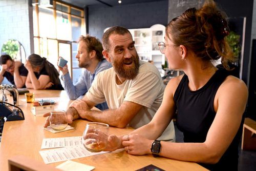 Proud-Mary-Chef Nolan Hirte hat den Luxus-Kaffee bereits probiert. afp