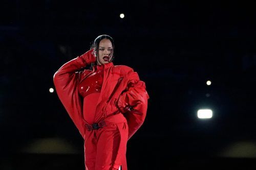 Rihanna sorgte für die Halbzeitshow und lüftete ihr süßes Geheimnis – schwanger.