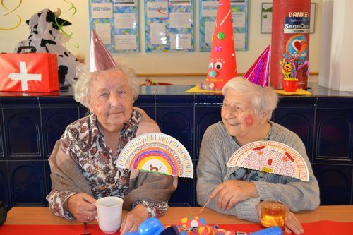 Rosmarie Jenny und Elisabeth Fleisch waren von der Partystimmung begeistert. 