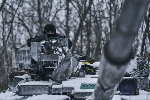 Russland ist wenige Tage vor dem Jahrestag des Kriegsbeginns nach eigenen Angaben entlang der Front in der Ukraine einige Kilometer vorgerückt – die meisten Kämpfe wurden rings um Bachmut im Osten des Landes ausgetragen. AP