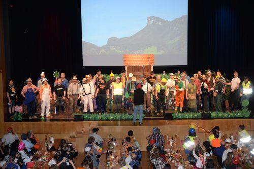 Schaffa und buggla lautete das Motto beim Ball des Männerchors Götzis. Männerchor Götzis