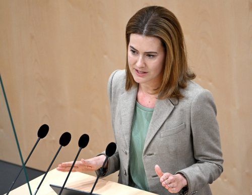 Schritt Zurück EU-Abgeordnete Claudia Gamon wird neue Landeschefin der Neos in Vorarlberg.