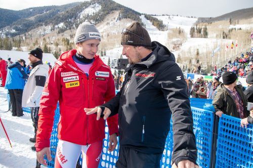 Seit Jahren vertraut Marco Odermatt nicht nur in puncto Ski auf Christian Lödler. Für den Schweizer ist der Lecher zu einer Vertrauensperson geworden. Sven Thomann/freshfocus