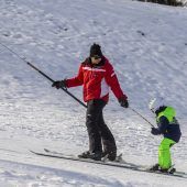Endlich Skifahren und laufende Lifte