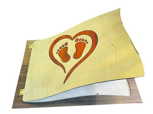 So sehen dann die individuellen Karten aus Holz aus.