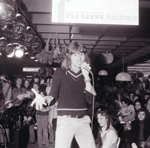 Stargast Albert West war gerade mit seinen Singles „Ginny Come Lately“ und „Tell Laura I Love Her“ in der Hitparade vertreten. Oskar Spang, Stadtarchiv Bregenz