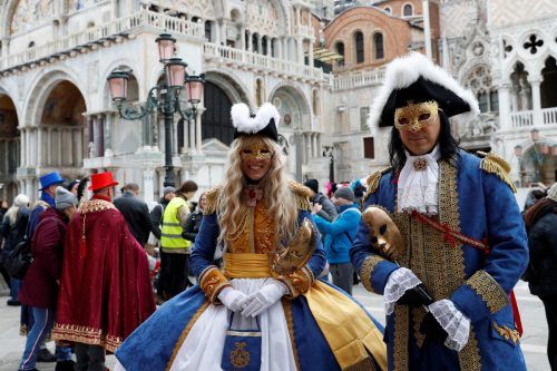 Tausende Menschen nahmen in Venedig an den Eröffnungsfeierlichkeiten teil. Reuters