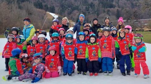 Trotz dünner Schneedecke der Nachwuchs hatte seinen Spaß.  SCS Satteins