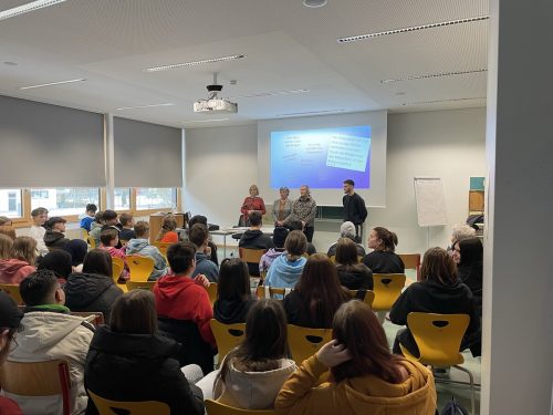 Über 100 Schüler des Poly beteiligten sich am Zeitzeugengespräch. Dietmar Maier