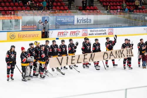 Vielen Dank! Die Pioneers verabschiedeten sich nach dem Spiel gegen Olimpija Laibach für diese Saison von den Fans. Alexandra Serra