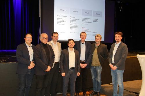 Vizebürgermeister Stefan Fischnaller, Architekt Wolfgang Ritsch, Bürgermeister Andreas Kresser, Samuel Kegele (ZM3), Provinzial Pater Dr. Friedrich Emde, Christoph Sedlmeier (Stiftung Liebenau), Michael Metzler (ZM3).