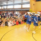 Buntes, fantasievolles Treiben
